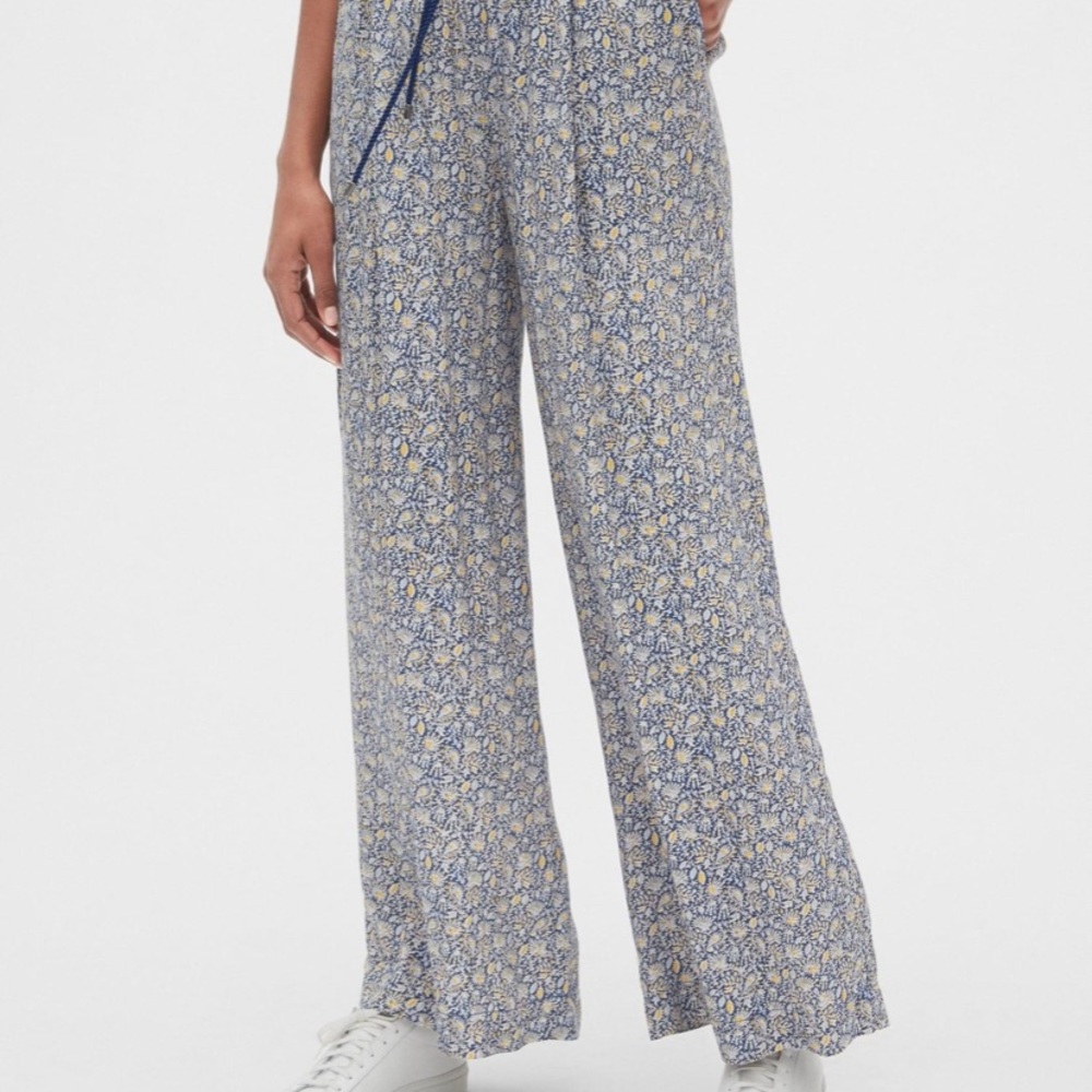 Never worn Gap wide leg drawstring pants